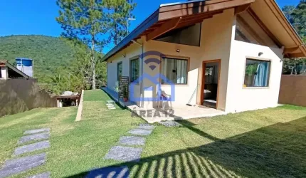Casa à venda no bairro Capricórnio em Caraguatatuba, SP - 3 dormitórios sendo 1 suíte, ambientes in