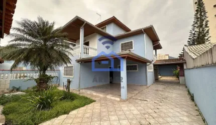 Sobrado amplo para locação no bairro da Prainha em Caraguatatuba, SP - 4 dormitórios, piscina, chur