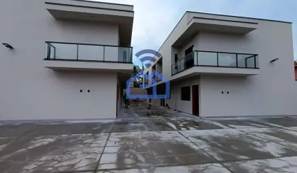 Sobrado de 98m² à venda no bairro do Porto Novo em Caraguatatuba, SP - 2 suítes, sala, cozinha e sa