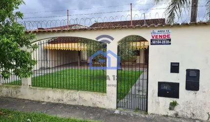 Casa ampla à venda a apenas 200m da praia no bairro da Martim de Sá em Caraguatatuba, SP - Conheça