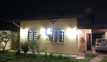 Casa à venda no bairro do Jardim Britânia em Caraguatatuba, SP - Conforto e proximidade com a praia