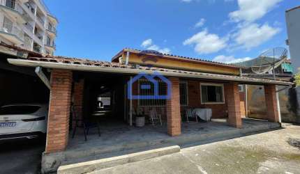 Casa ampla à venda no bairro do Ipiranga em Caraguatatuba, SP - Venha morar a poucos passos da prai