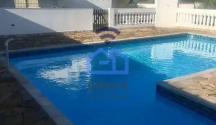 Sobrado à venda no bairro do Massaguaçu em Caraguatatuba, SP - Venha viver com conforto e segurança