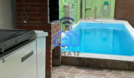 Sobrado com piscina à venda no bairro do Rio do Ouro em Caraguatatuba, SP - Invista em ótima locali