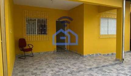 Casa à venda no bairro Caputera região central de Caraguatatuba, SP com 104 m² de área construída e