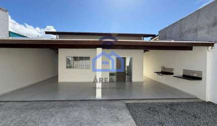 Casa à venda no bairro do Getuba em Caraguatatuba, SP - More com conforto e comodidade!