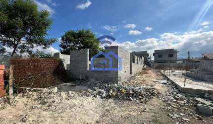 Lindo imóvel com piscina e 3 dormitórios, sendo uma suíte à venda no bairro do Golfinho, Caraguatat