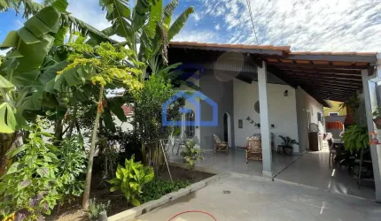Excelente Casa à venda localizada a poucos metros da praia do Indaiá em Caraguatatuba, SP