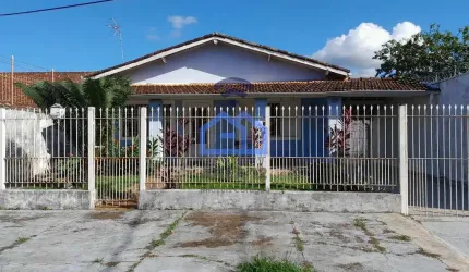 Casa à venda no bairro do Indaiá em Caraguatatuba, SP com 02 dormitórios na casa principal e 02 suí