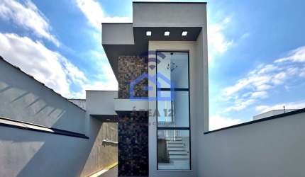 Espetacular casa à venda com 3 dormitórios, espaço gourmet completo, piscina, no bairro do Golfinho