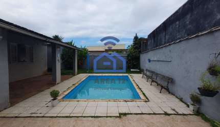 Casa mobiliada à venda em condomínio no bairro do Massaguaçu em Caraguatatuba, SP - piscina, churra