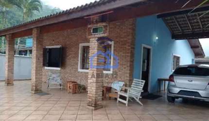 Casa com piscina à venda no Condomínio Recanto Verde Mar, na Cocanha em Caraguatatuba, SP