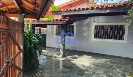 Casa térrea à venda na região central, bairro do Caputera em Caraguatatuba, SP