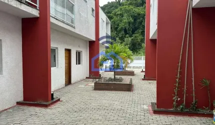 Sobrado em condomínio à venda no bairro do Massaguaçu em Caraguatatuba, SP - com 2 suítes
