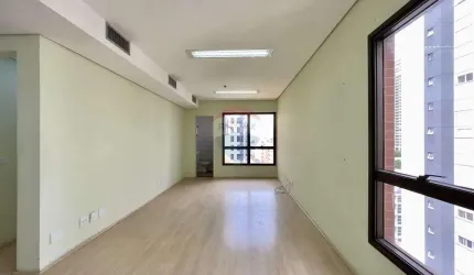 Sala Comercial com 33 m² na Rua Américo Brasiliense - Chácara Santo Antônio
