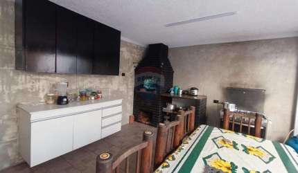Sobrado à venda com 3 dorm, 2 suítes, 4 vagas - Vila Castelo/SP.