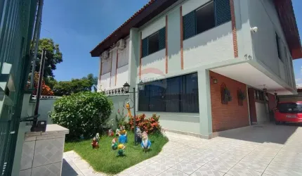 INCRÍVEL SOBRADO A VENDA !!! Vila Jaguara - 04 dorm ,3 banheiros sendo 1 suíte 4 vagas de garagem e edicula !!!