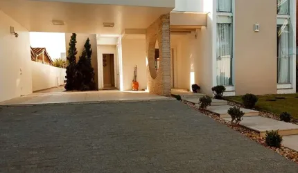 CASA DE ALTO PADRÃO NO CENTRO DE PIÇARRAS SC