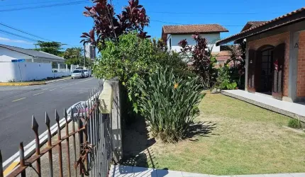 CASA C/ 02 SUITES EM TERRENO DE 325 M2-PIÇARRAS-SC