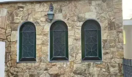 Sobrado à venda no Parque Maria Domitila com 135m²4 dormitórios 1 suíte 3 banheiros 4 vagas