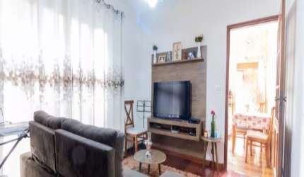 Imperdível: Casa à venda em São Paulo - SP, bairro Socorro, 3 quartos, 1 suíte, 4 banheiros, 2 vagas de garagem, 150m² de área.