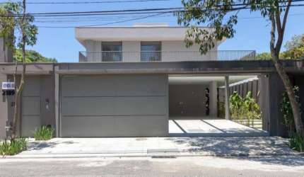 Sobrado no Alto de Pinheiros com 371m² 4 dormitórios 4 suítes 4 banheiros 6 vagas!
