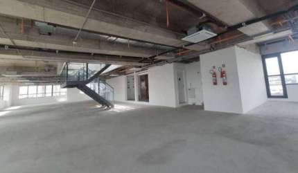 CONJUNTO COMERCIAL COM 440M2, Andares: 06 andares, com 02 conjuntos por andar. 12 vagas, bom local.
