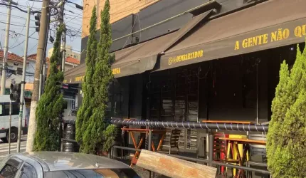 Casa comercial para LOCAÇÃO de 42m2, e com mesanino de 22m²