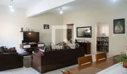 Casa à Venda - Água Fria, 3 Quartos,  304 m2