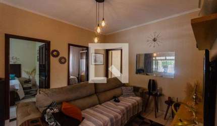 Casa à Venda - Jardim Peri, 2 Quartos,  250 m2