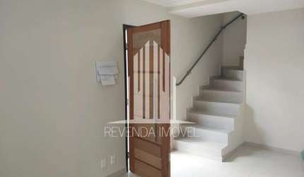 Sobrado Novo, com 3 dormitórios sendo 1 suíte com varanda . Todos com piso vinílico. Escada em porcelanato. Sala para dois ambientes , lavado ,copa e cozinha integrados , 2 vagas na garagem , portão a