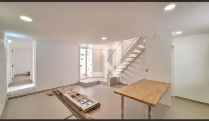 Casa à Venda - Vila Pompéia, 2 Quartos,  65 m2