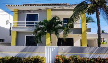 Casa em condomínio fechado com 4 quartos à venda na Rua Priscila B Dutra, Buraquinho, Lauro de Freitas, 375 m2 por R$ 1.650.000
