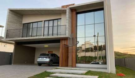 Belíssima casa de ALTO PADRÃO a venda, 401  m² por R$ 2.490.000 - Alphaville - Volta Redonda/RJ