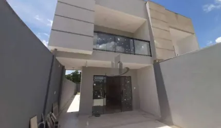 Excelente Casa DUPLEX com 2 Quartos à venda por R$ 420.000