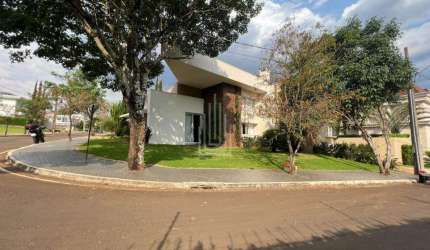 Sobrado todo mobiliado à venda no Condomínio Residencial Villagio Cataratas em Foz do Iguaçu.