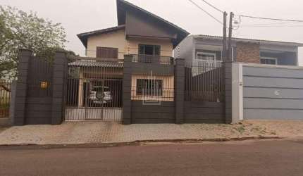 Sobrado à venda no bairro Jardim Aliace I em Foz do Iguaçu.
