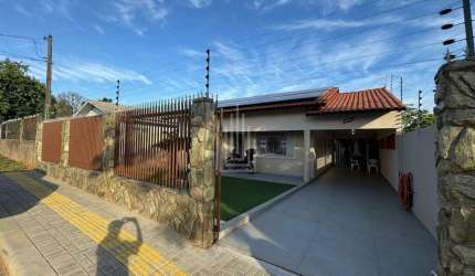 CASA COM PISCINA PARA LOCAÇÃO NO BAIRRO PARQUE OURO VERDE EM FOZ DO IGUAÇU