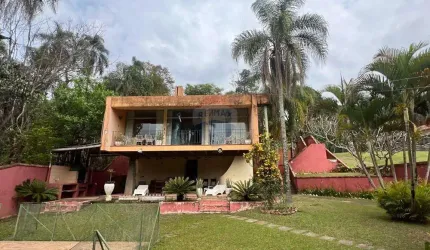 Casa com piscina e  muito verde no Condomínio Sausalito em Mairiporã - R$1.200.000,00