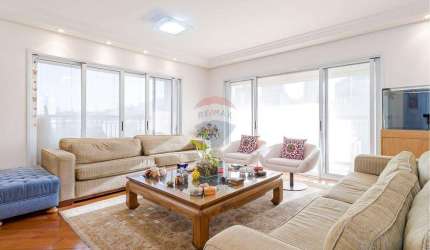 Apartamento tipo para venda com 3 quartos, sendo 3 suítes, 240m²