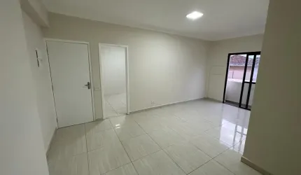 APARTAMENTO REFORMADO, SALA COM VARANDA, 2 DORMS, DEP. EMP. NO MACUCO EM SANTOS!!!