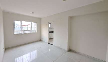 OPORTUNIDADE!!! APARTAMENTO REFORMADO, 2 DORMS, 2 BANHEIROS, COZINHA COM ARMÁRIO, PRÉDIO COM ELEVADOR, EM EXCELENTE LOCALIZAÇÃO!!!