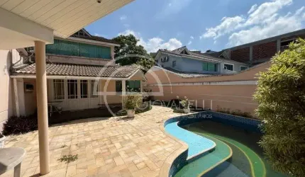 Casa de Luxo no Recreio dos Bandeirantes: 4 quartos, 1 suíte, 2 banheiros, 2 vagas, 280m² - Rio de Janeiro-RJ