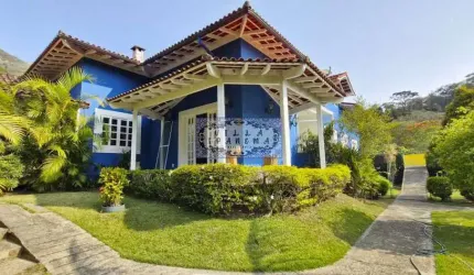 Casa em condomínio fechado com 4 quartos à venda na Rua Djanira, Samambaia, Petrópolis, 365 m2 por R$ 2.500.000