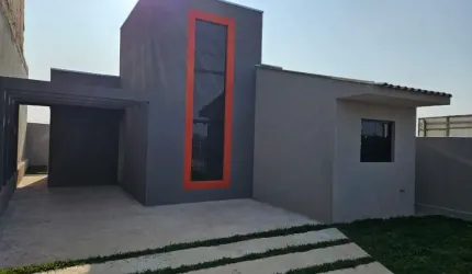 Excelente Casa de 3 Quartos em Colombo