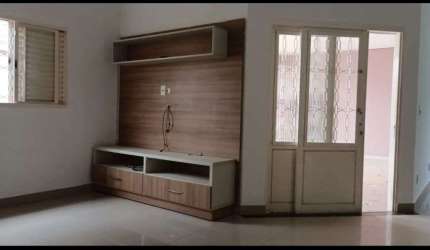 Venho casa com 3/4 no bairro jockey clube (Coxipó,)