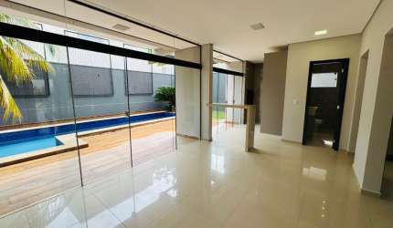 Locação – Belvedere Excelente casa disponível para locação no Belvedere, perfeita para quem busca conforto e espaço