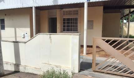 LOCAÇÃO  Casa no Centro da Cidade de Cuiabá em uma Vila.