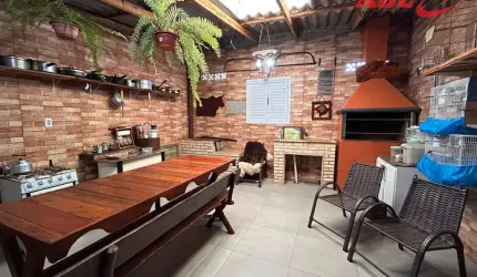 Linda casa com espaço gourmet