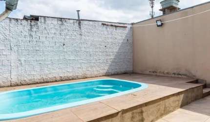 Casa com piscina à venda no bairro Parque da Matriz - Cachoeirinha/RS